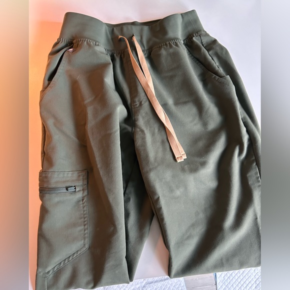 Figs Olive Green scrubs Pants - Picture 3 of 4